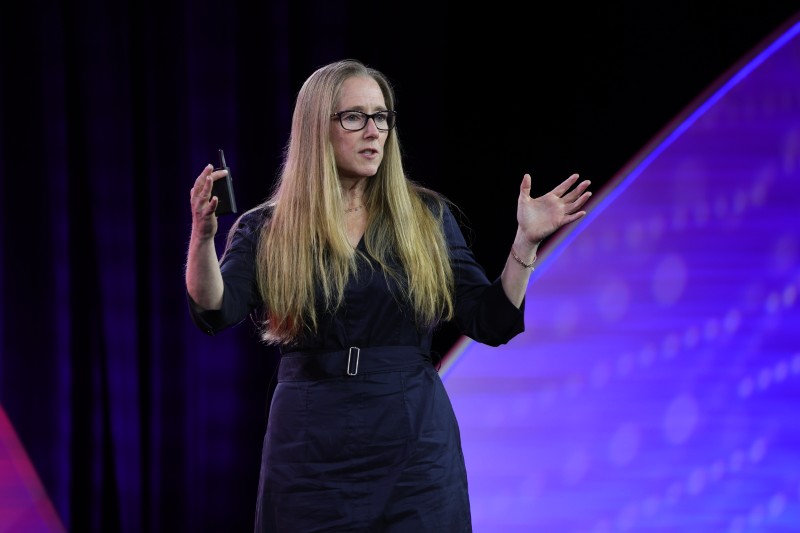 Plenary-Session-0345